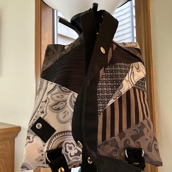 💚Carson Rogers
Design❤️ backpack convertible. Carogi - Picture 3 of 8